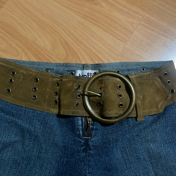 VINTAGE TRAFFIC FIT AND FLARES - Picture 2 of 5